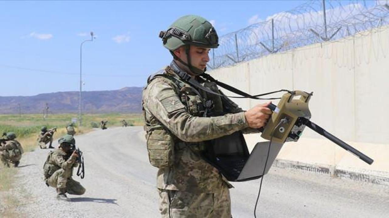Birlikler sınırda düzensiz göçle mücadelede ileri teknolojiden yararlanıyor