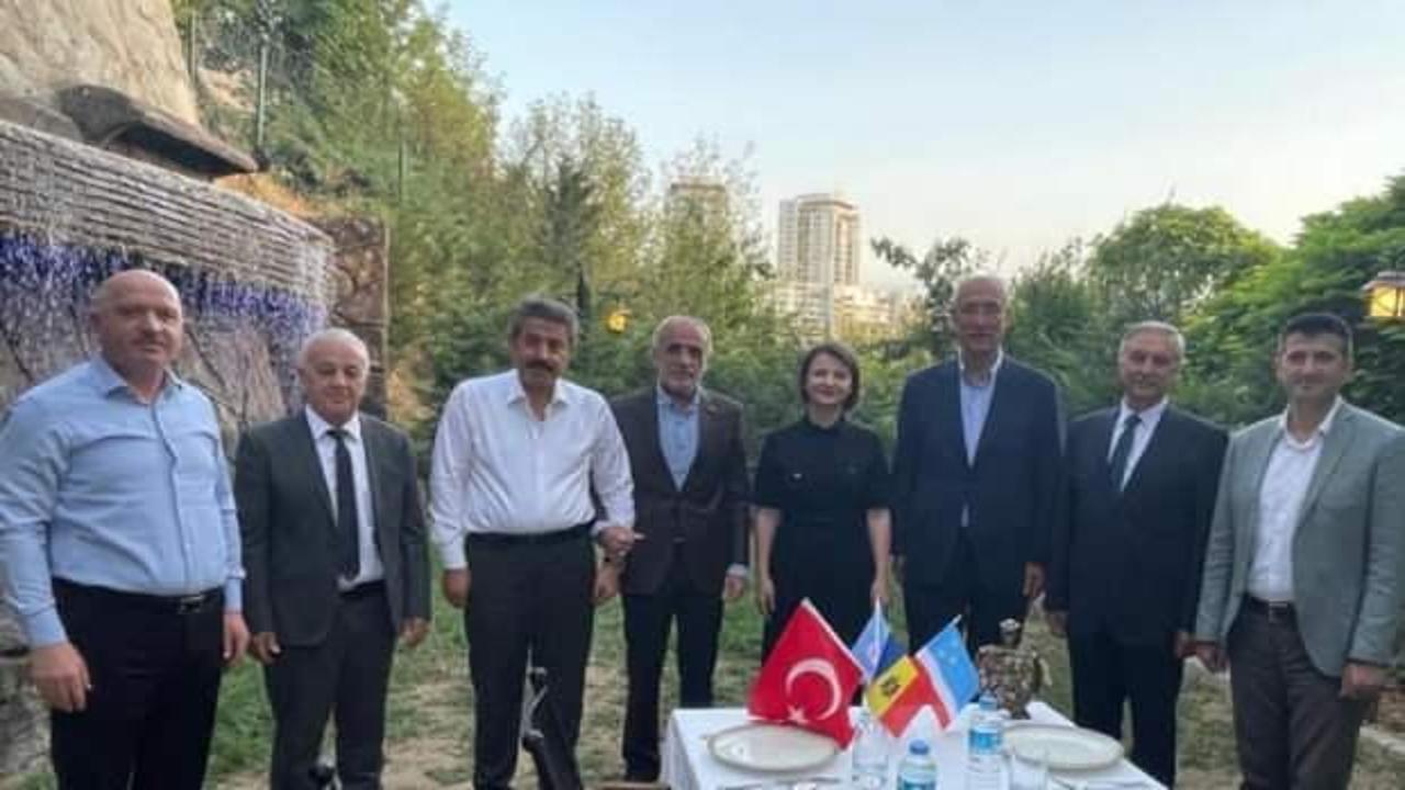 AK Parti Bingöl Milletvekili Feyzi Berdibek akşam yemeği verdi