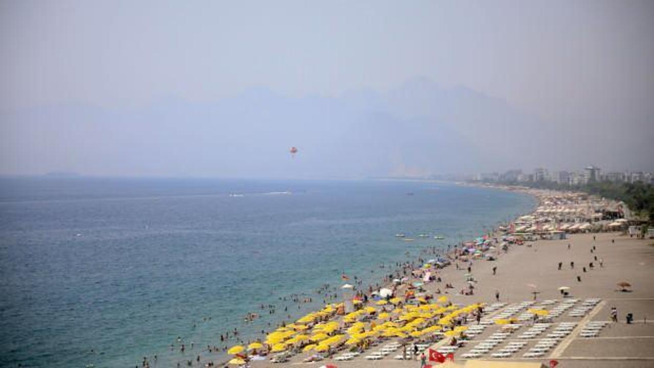 Antalya'da nem bulutları uçakların iniş yapmasını engelledi