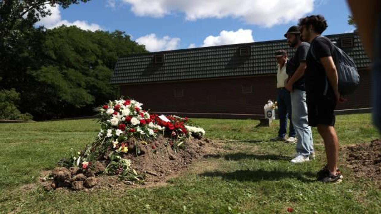 Erkin Koray'ın kızı Damla Koray &Ccedil;amlıca: O mezar babamın değil!