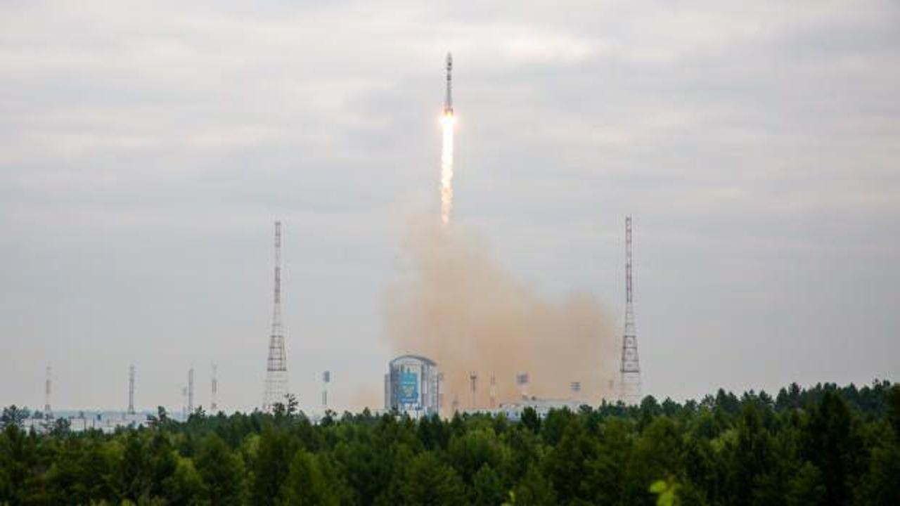 Rusya'nın uzay aracı Ay'ın yörüngesine girdi! Su arayacak