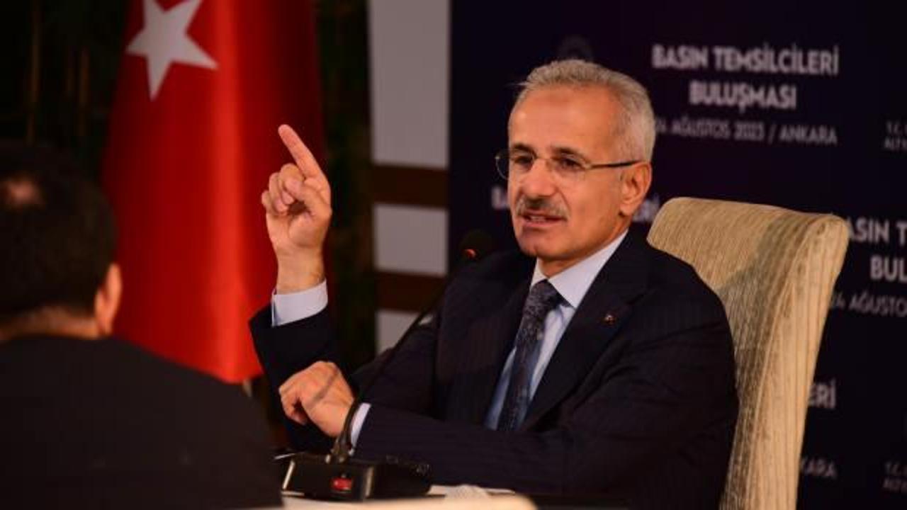 Bakan Uraloğlu'ndan 4 yeni havalimanı m&uuml;jdesi! G&ouml;l&uuml;n i&ccedil;ine yapılacak