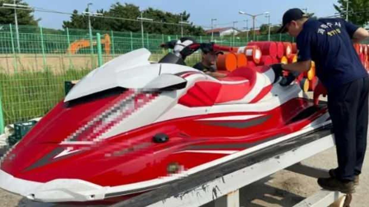 &Ccedil;inli aktivist Jet Ski ile &uuml;lkeden ka&ccedil;tı