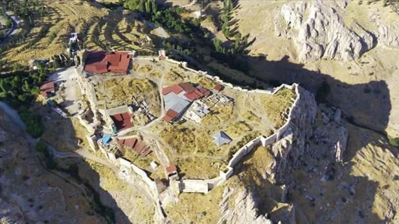 Harput Kalesi'nde yaklaşık 1000 yıllık olduğu d&uuml;ş&uuml;n&uuml;len saray mutfağı bulundu