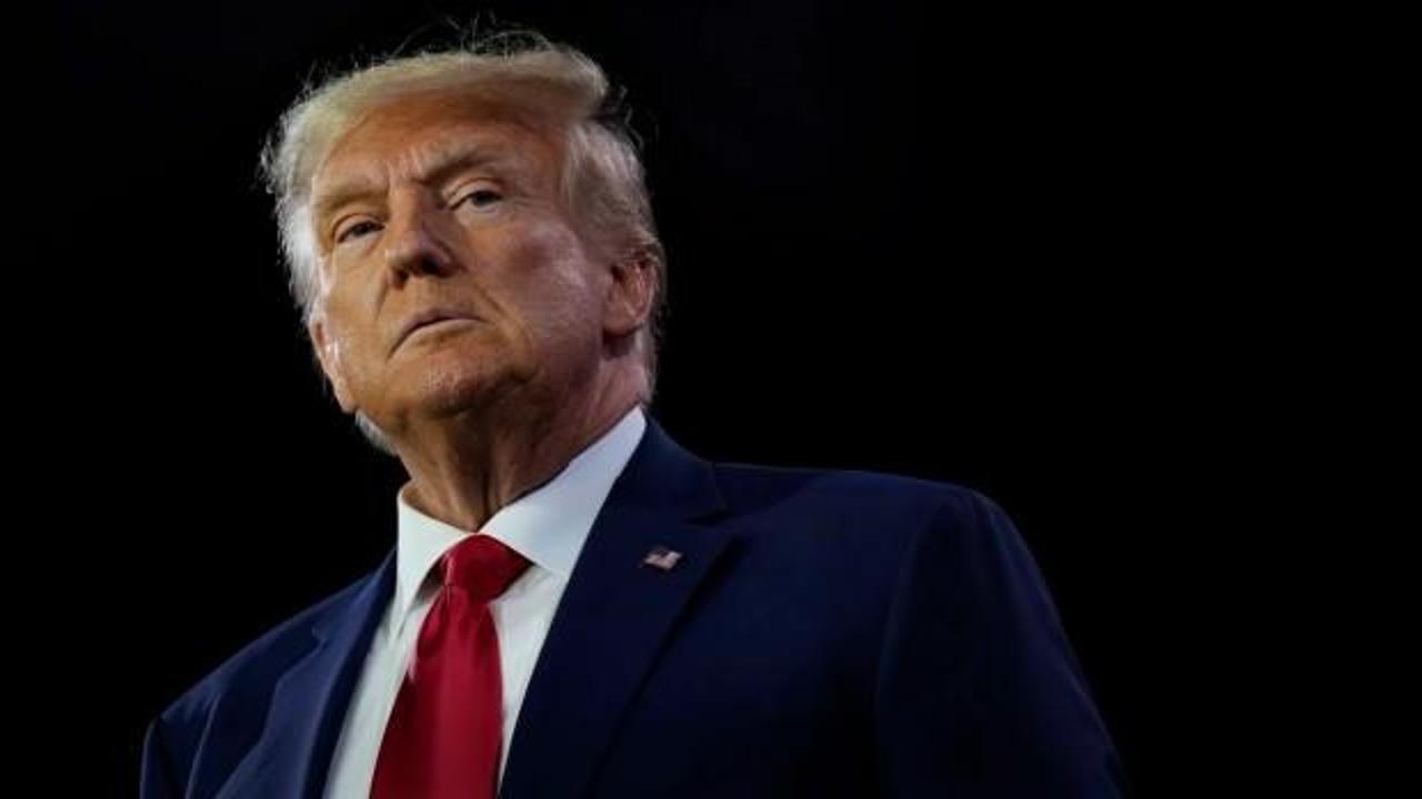 Trump'ı şoke eden gelişme! En yakın ismi mahkemeye teslim oldu!