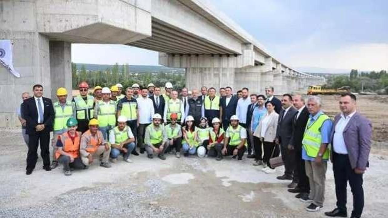 Bakan Uraloğlu'ndan Ankara-İzmir hızlı tren hattı m&uuml;jdesi