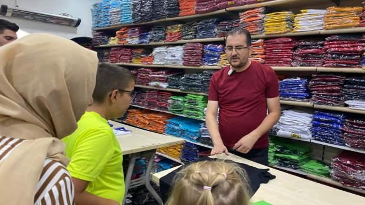 Fiyatlar y&uuml;zde 50 zamlanmıştı: &Ccedil;arşı pazarda okul kıyafeti telaşı başladı!