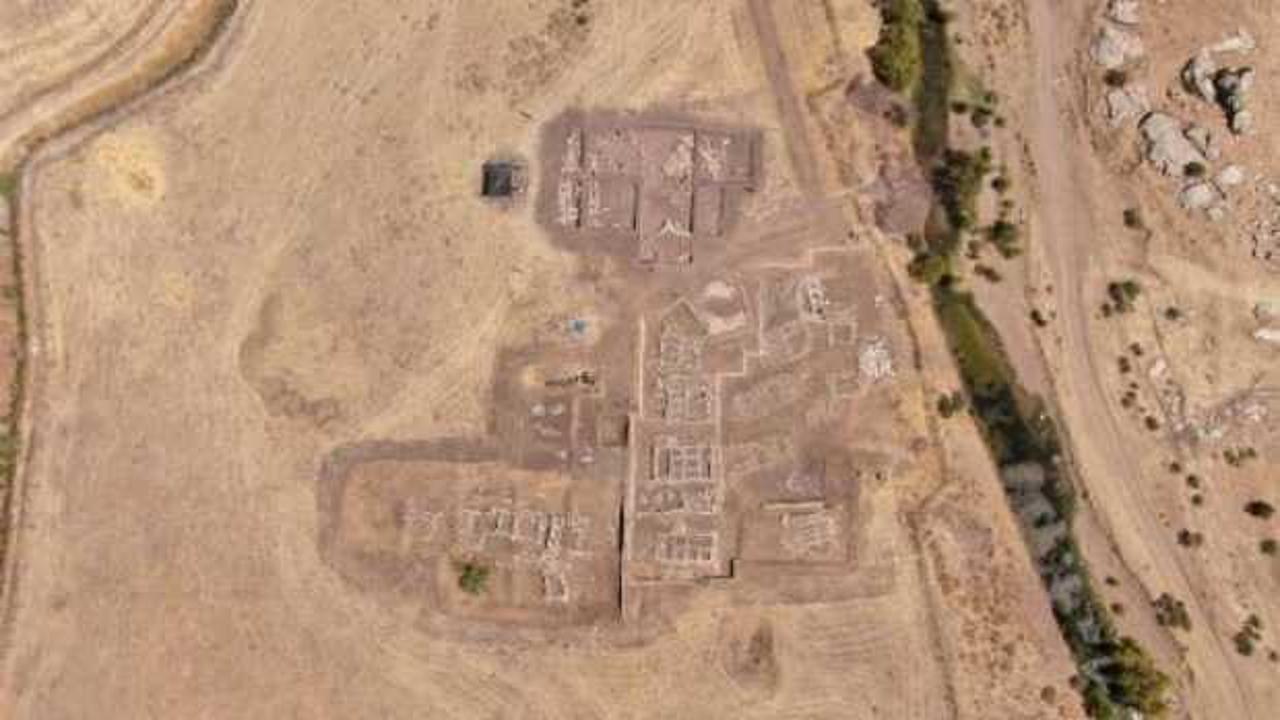 &Ccedil;ay&ouml;n&uuml; Tepesi'nde ilk Tun&ccedil; &Ccedil;ağı'na ait 5 mezar daha bulundu