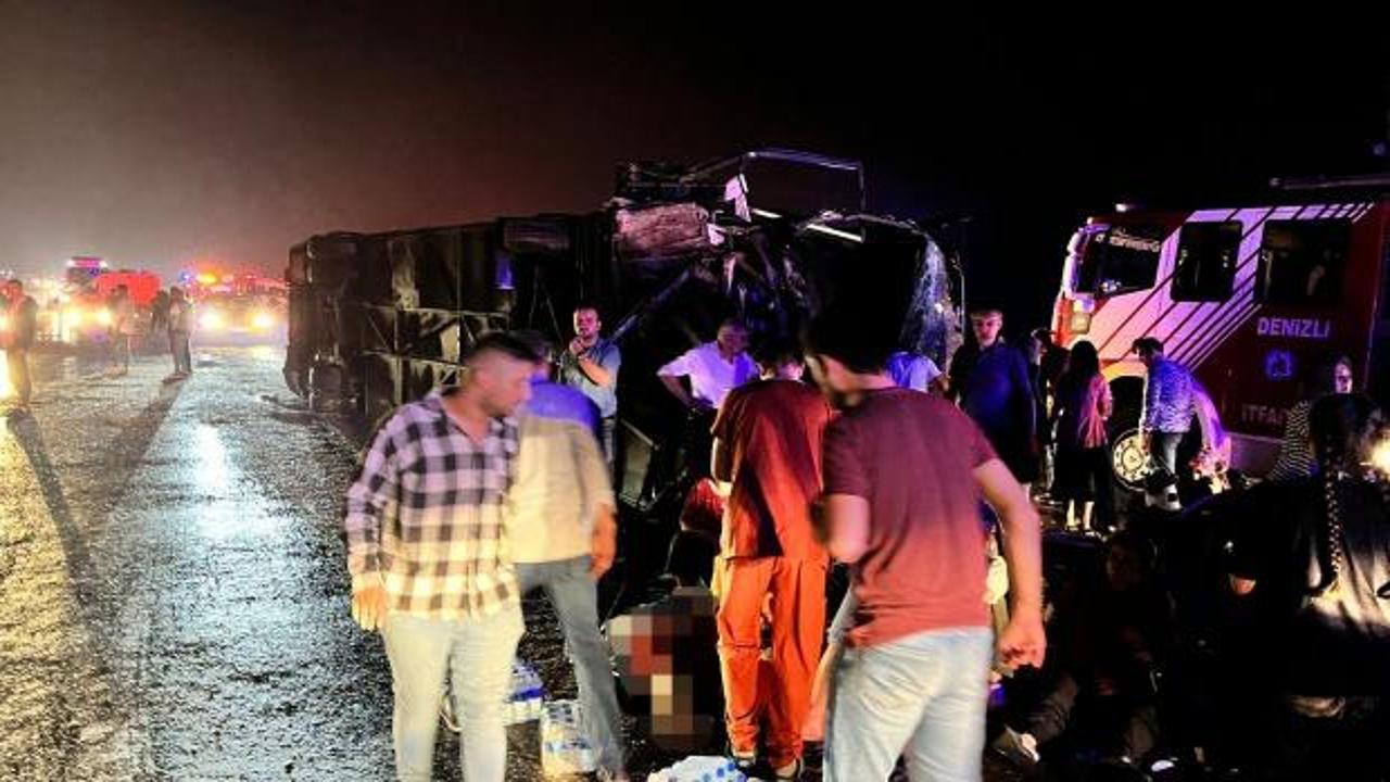 Denizli'de feci kaza! Otobüs, minibüs ve hafif ticari araca çarptı: 3 ölü, 50 yaralı