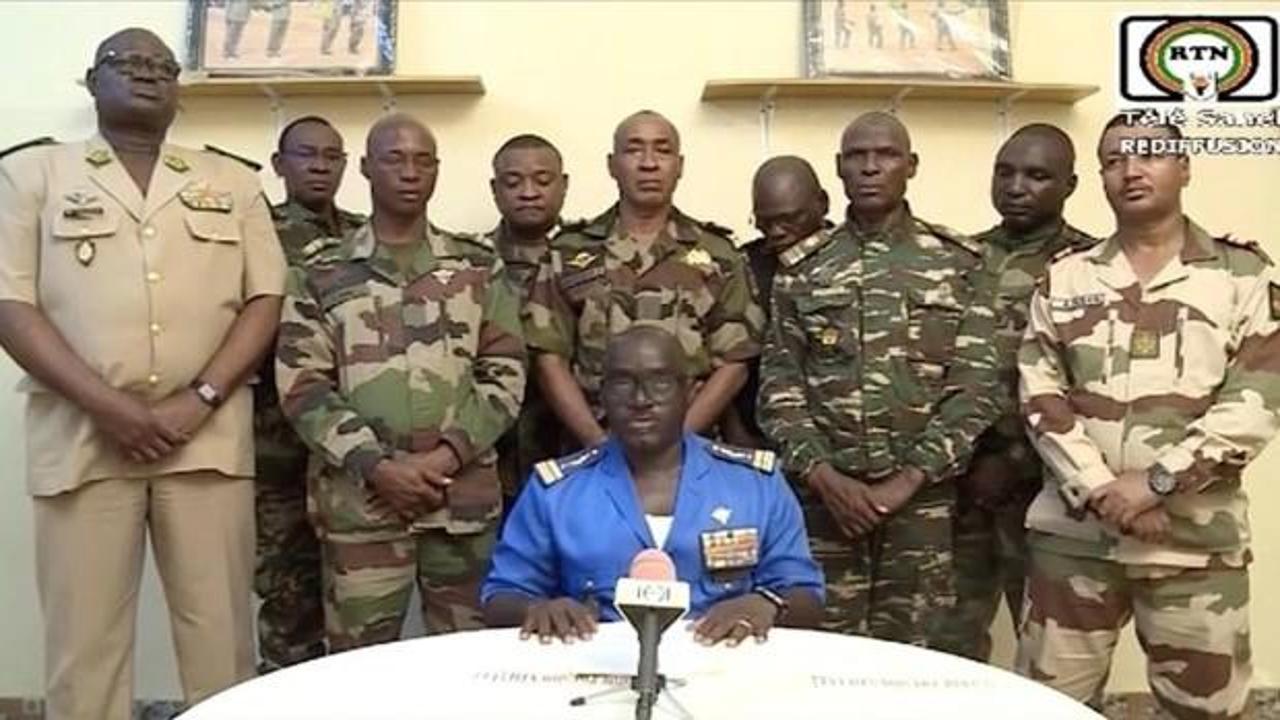 Nijer'de darbe yönetim, Fransız Büyükelçiyi sınır dışı etmesi için polise talimat verdi