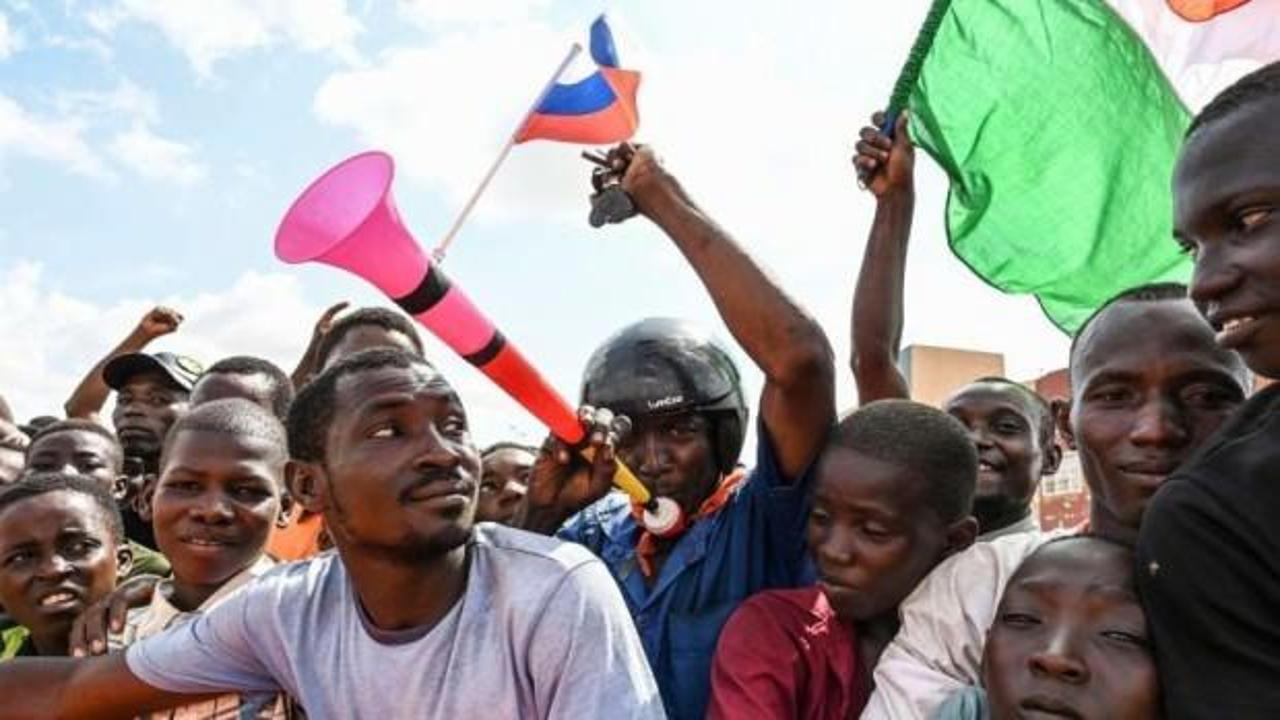 Nijer'de Fransa üssü kuşatıldı! Tansiyon çok yüksek