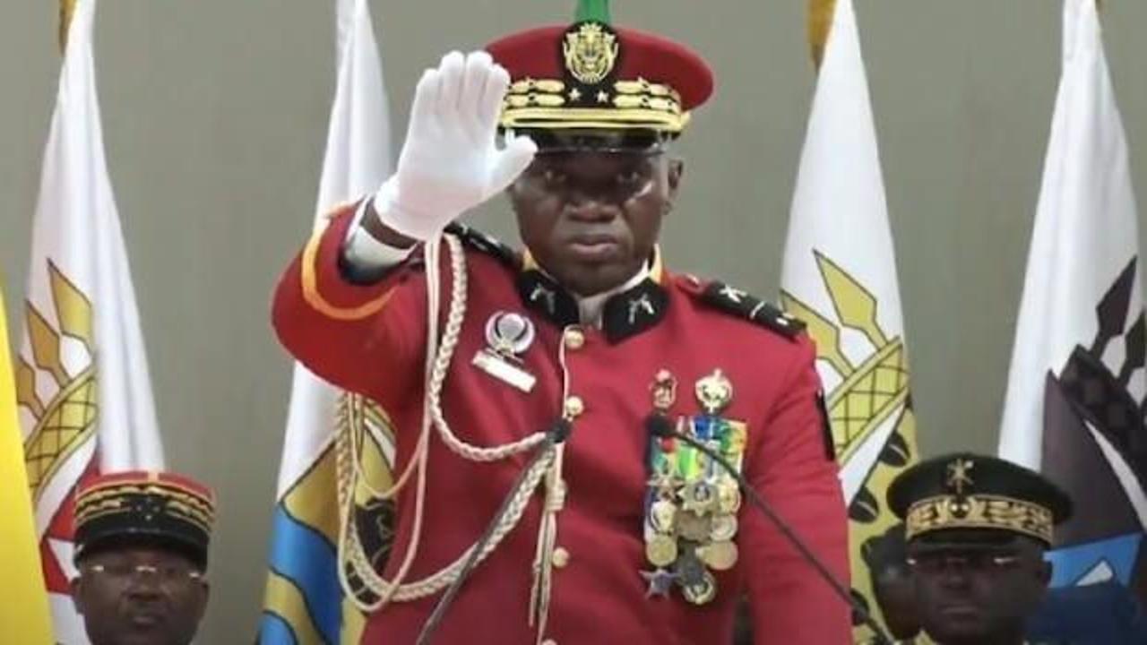 Cuntacı general Nguema, "cumhurbaşkanı" olarak yemin etti
