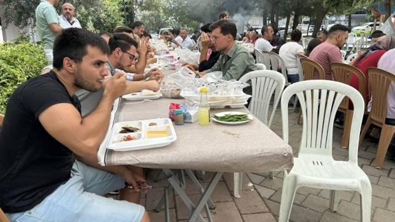 Denizli'de bedava yemek i&ccedil;in "Mevl&uuml;t Bulma" grubu kurdular! Herkes mutlu kalıyor