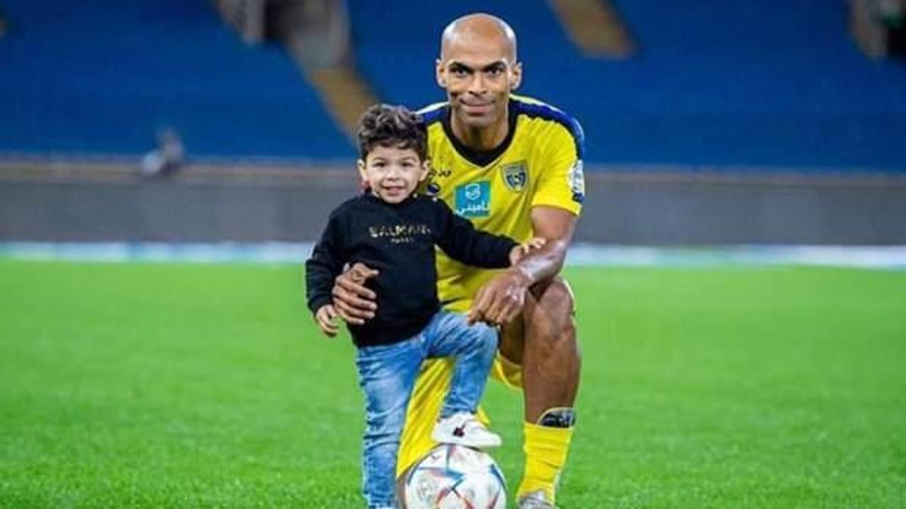 Feci kaza sonrası Antalyasporlu Naldo'nun endişeli bekleyişi s&uuml;r&uuml;yor