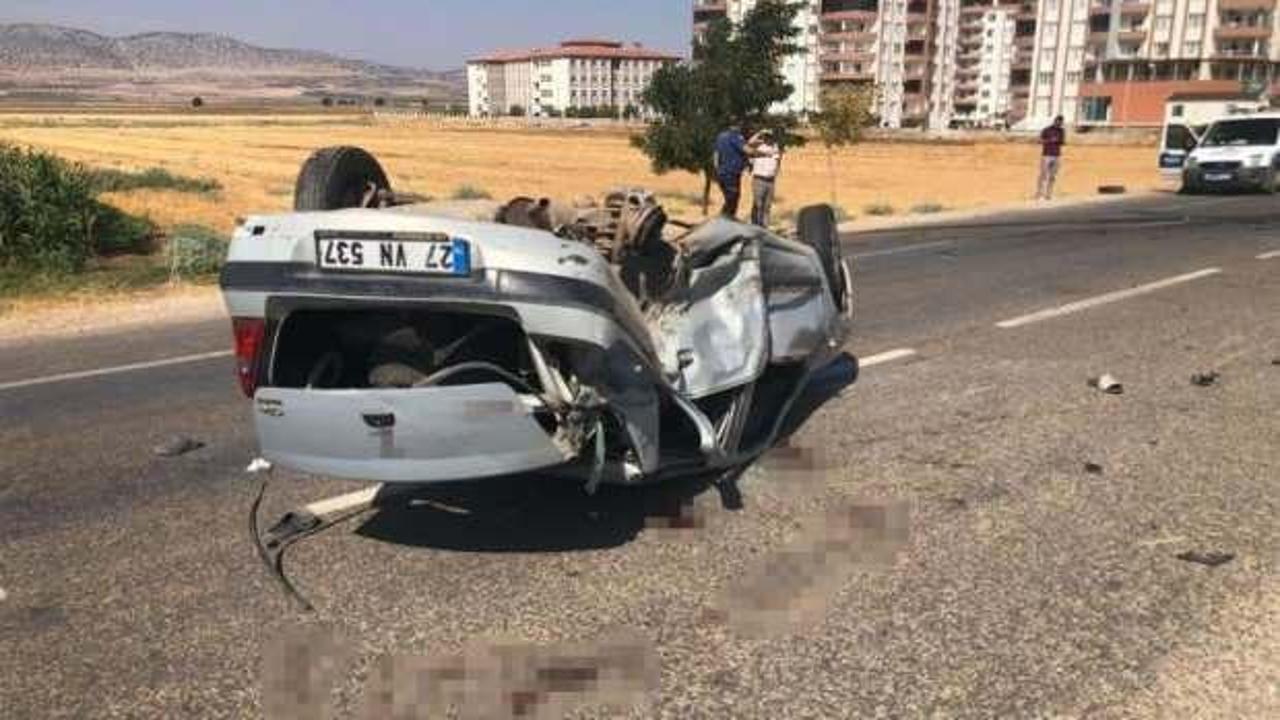 İki ara&ccedil; kafa kafaya &ccedil;arpıştı: 4'&uuml; ağır 7 kişi yaralandı