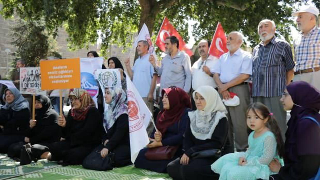 Kayserili annelerden Diyarbakır annelerinin oturma eylemine destek