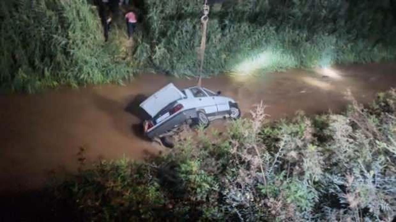 Otomobil sulama kanalına devrildi: 3 &ouml;l&uuml;, 1 yaralı