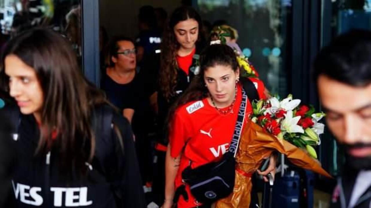 Şampiyon yurda d&ouml;nd&uuml;! Hız kesmeye niyetleri yok