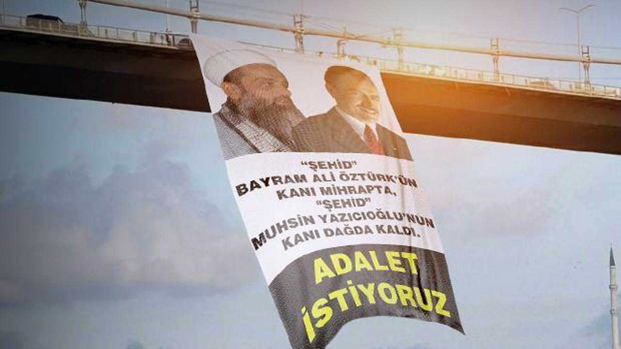 Şehitler Köprüsü'nde anlamlı afiş: Bayram Ali Öztürk hoca ve Muhsin Yazıcıoğlu...