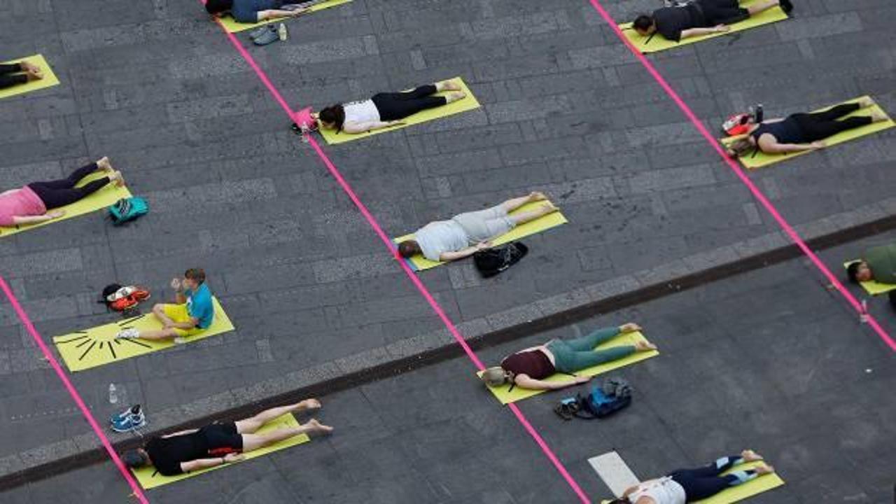 Yoga yapanları &ouml;ld&uuml; sandı, toplu katliam ihbarı yaptı!