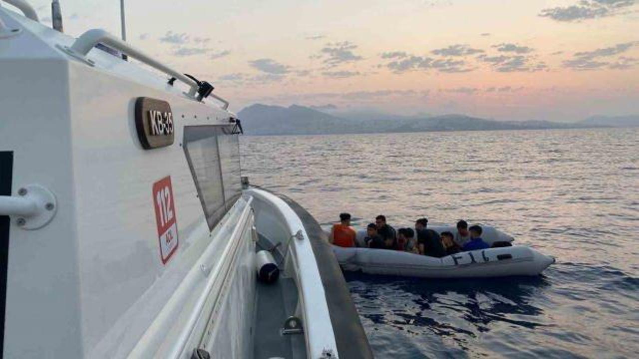 Adalar Denizi'nde 16 düzensiz göçmen kurtarıldı