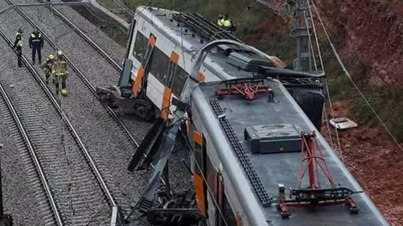 Barselona'da tren raydan çıktı: 4 ölü!