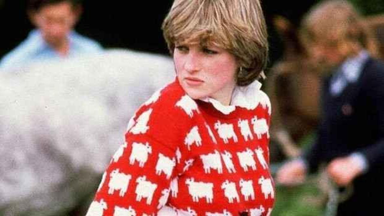 Prenses Diana'nın 'kara koyun' kazağı, 1 milyon dolardan fazlaya satıldı