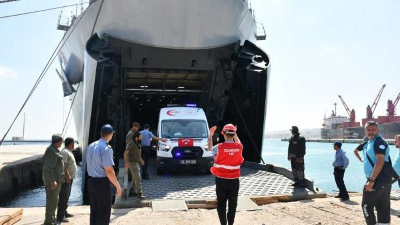 TCG Sancaktar ve Bayraktar Libya'da! Yardım malzemeleri teslim edildi