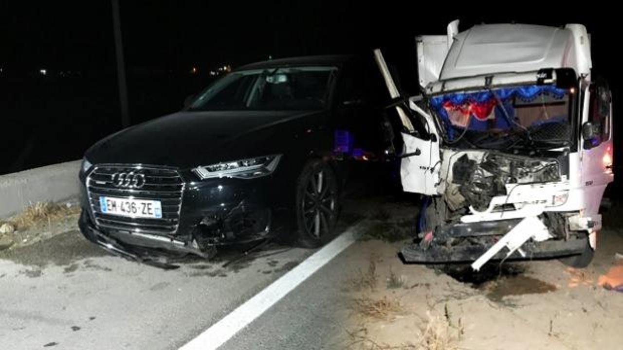 Konya'da yolcu indiren araca kamyon çarptı: 2 vatandaş öldü, 8 yaralı