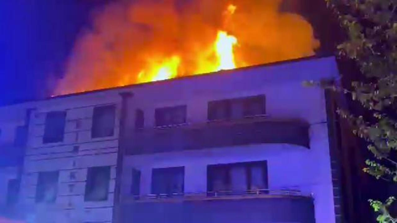 Düzce'de korku dolu anlar:  Apartmanın çatısı yandı!
