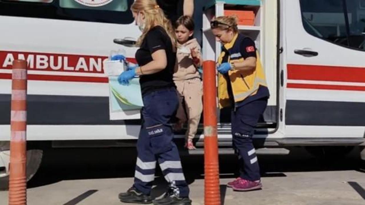 Elini kapıya sıkıştıran çocuğun parmakları koptu