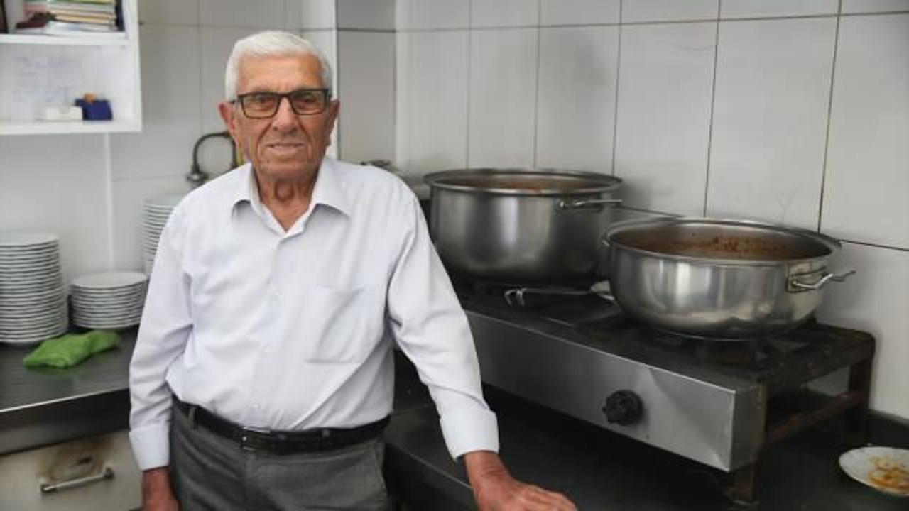 Kuru fasulyeci 97 yaşındaki "Hüseyin Amca" 65 yıldır tezgahından ayrılamıyor