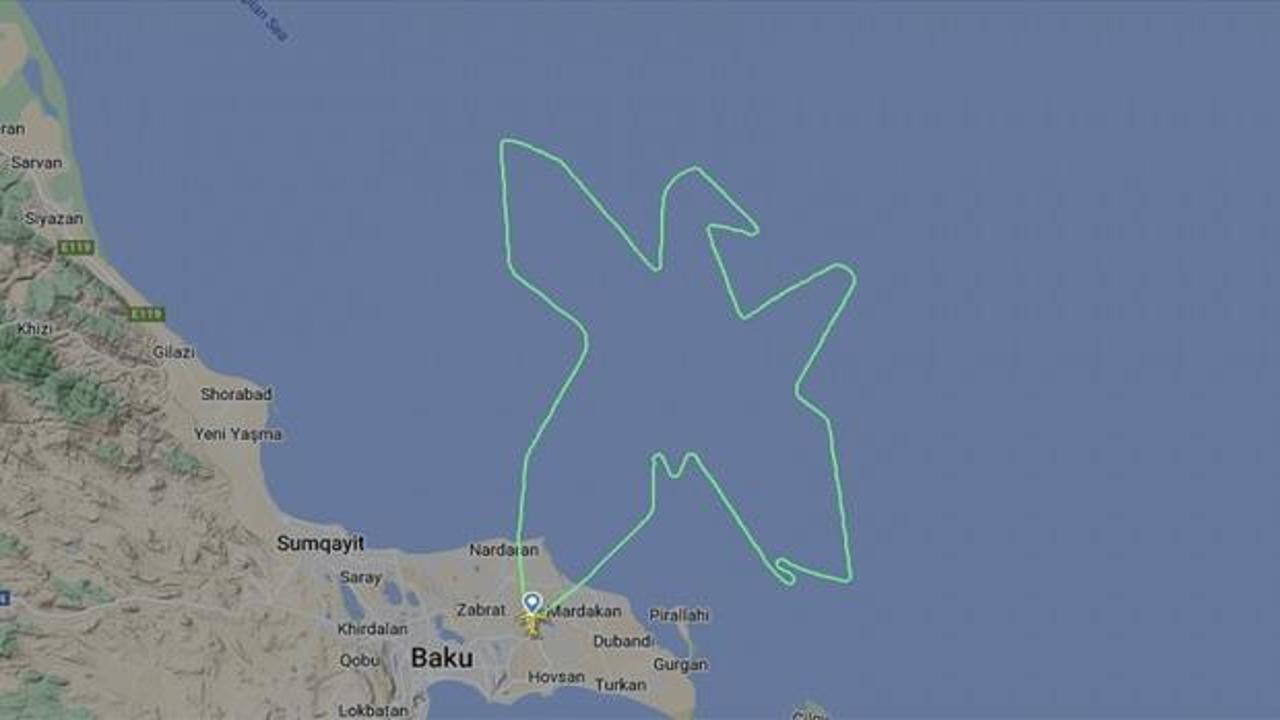 Azerbaycanlı pilotlar, şehitleri g&ouml;kte Har-ı B&uuml;lb&uuml;l &ccedil;izerek andı