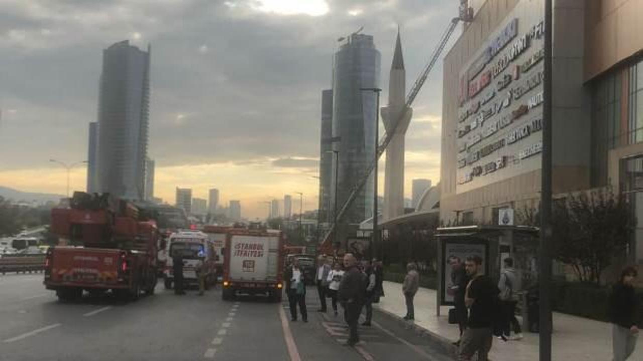 İstanbul'da AVM'de korkutan yangın!