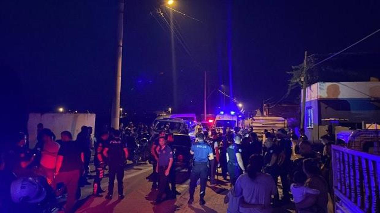 Kovalama sonucu durdurulan otomobildeki saldırgan polisi bı&ccedil;akladı