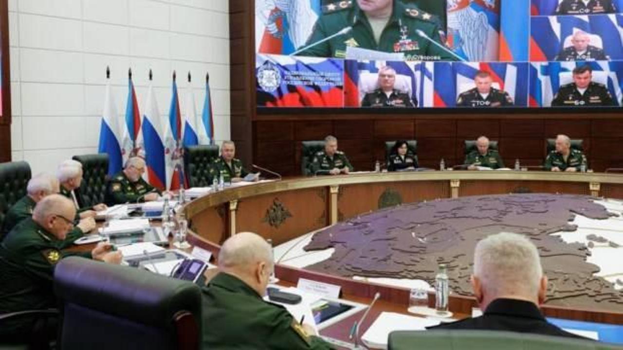 '&Ouml;ld&uuml;' denilen Rus komutan toplantıda g&ouml;r&uuml;nt&uuml;lendi