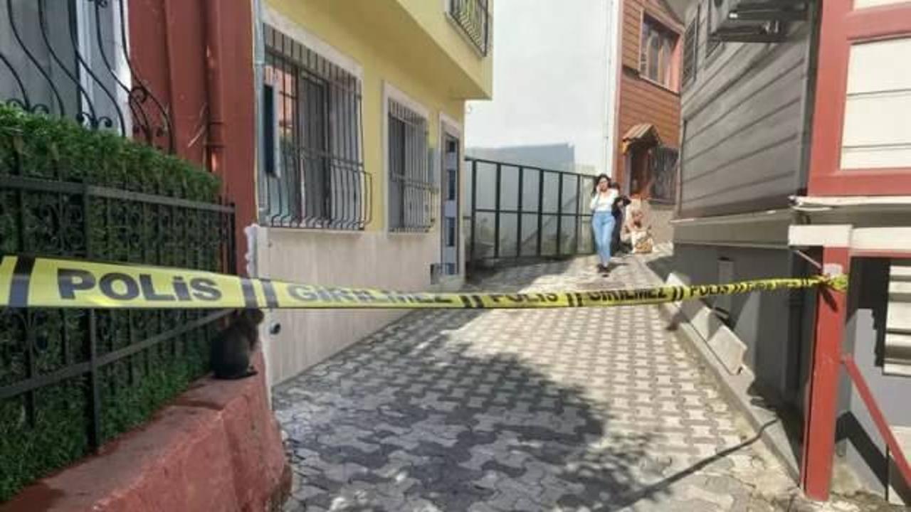 Beşiktaş'ta evlerin bulunduğu alana kaya düştü