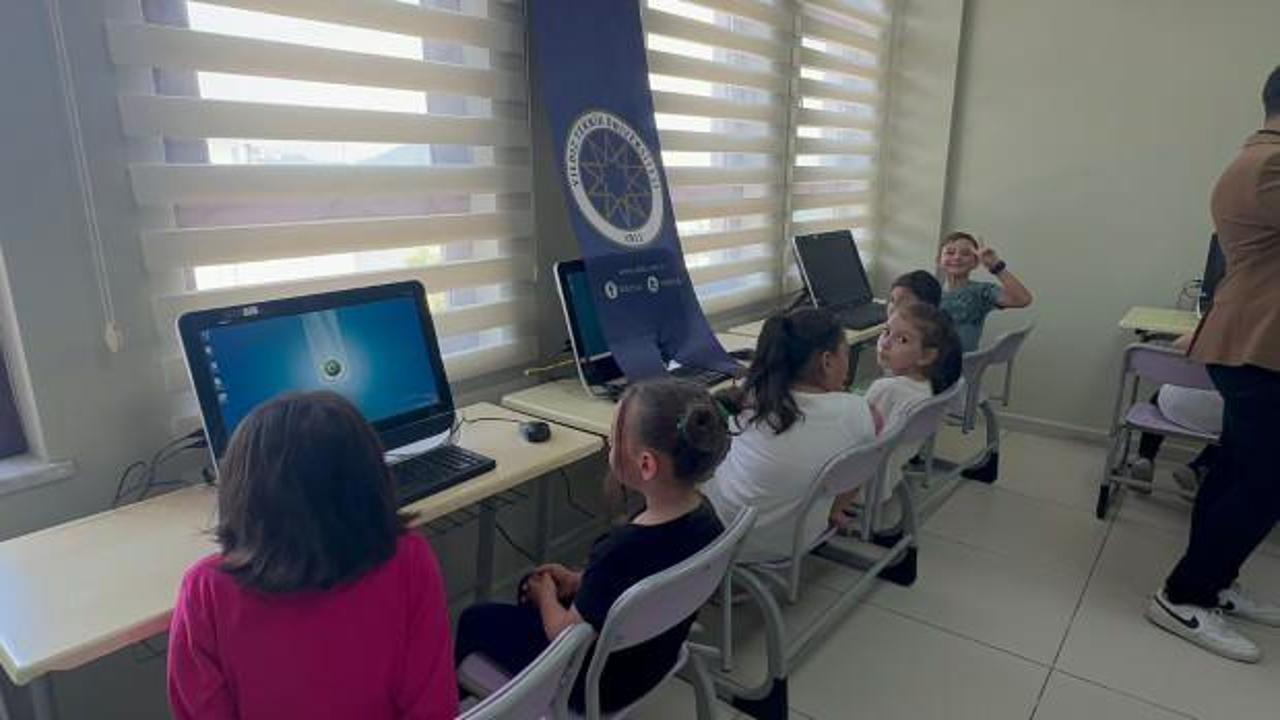 Bilişim Teknolojileri Geri Dönüşüm projesi ile öğrenciler bilgisayarla buluştu