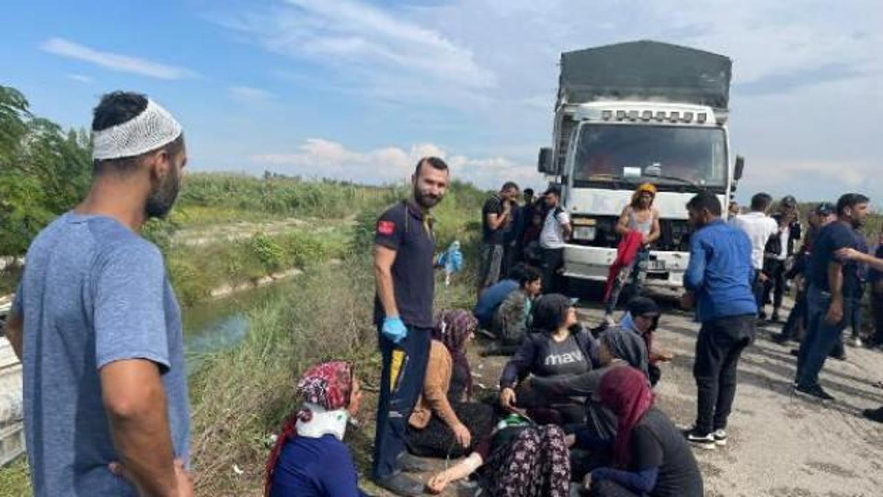 Minib&uuml;s kanala devrildi: 3'&uuml; ağır 10 yaralı