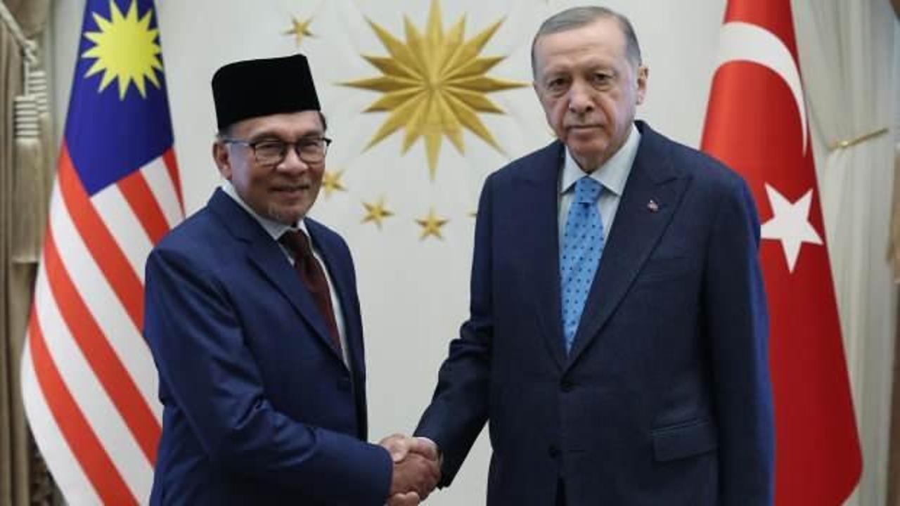 Erdoğan, Malezya Başbakanı Enver İbrahim ile telefonda görüştü