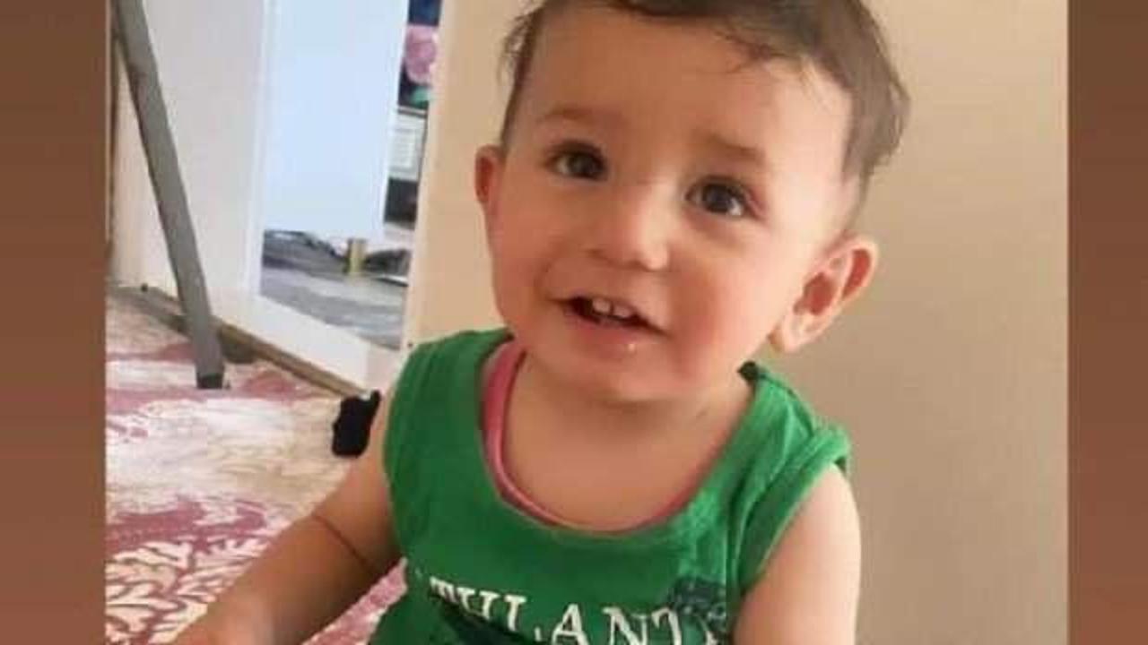 Evinin &ouml;n&uuml;nde oynayan k&uuml;&ccedil;&uuml;k &ccedil;ocuğun kahreden &ouml;l&uuml;m&uuml;