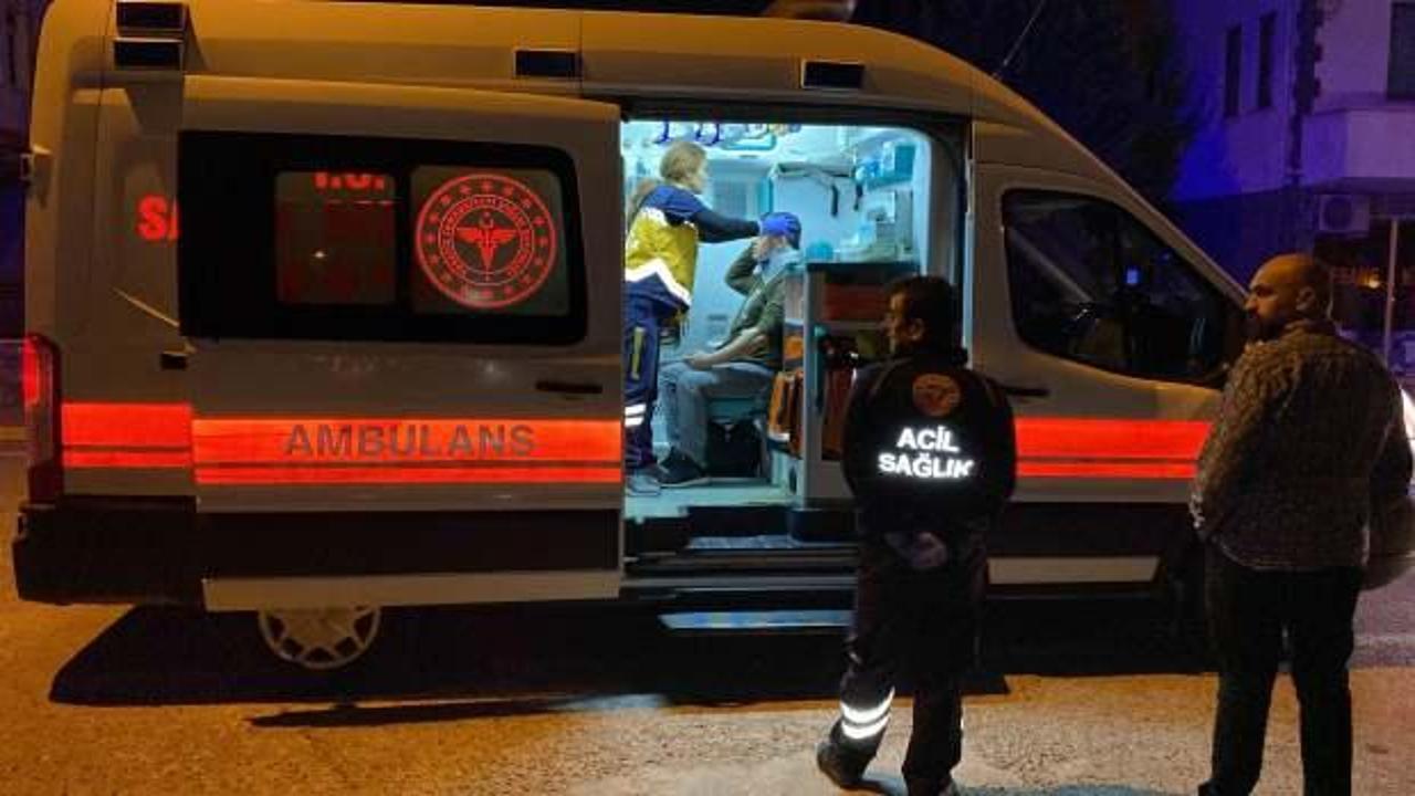 Kocaeli'nde servis minib&uuml;s&uuml; ile otomobil &ccedil;arpıştı: 3 yolcu yaralı