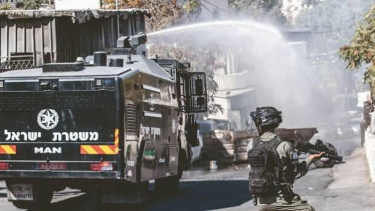 Namaz kılanlara lağım suyu sıktılar