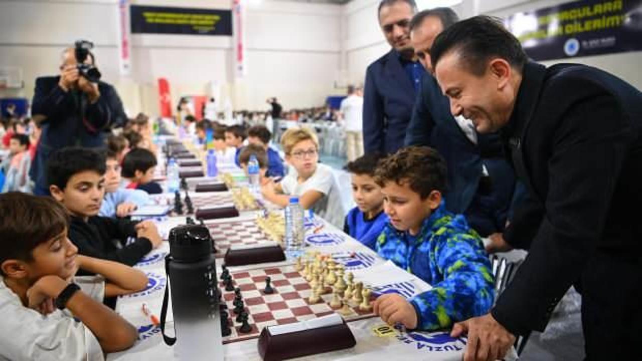 81 ilden 700 sporcunun katıldığı satranç turnuvası Tuzla'da başladı