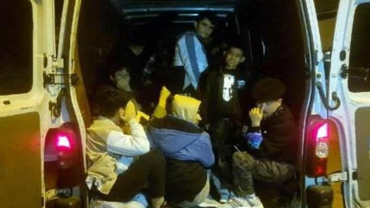 Çanakkale'de minibüsten 34 kaçak göçmen çıktı