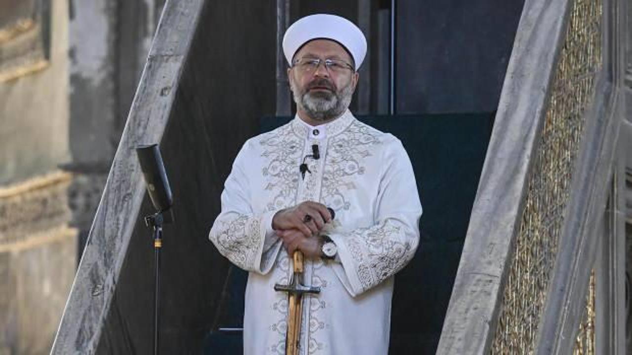 Diyanet İşleri Başkanı Erbaş, hutbeye kınından ayrılmış kılı&ccedil;la &ccedil;ıktı! Mesaj mı verdi?