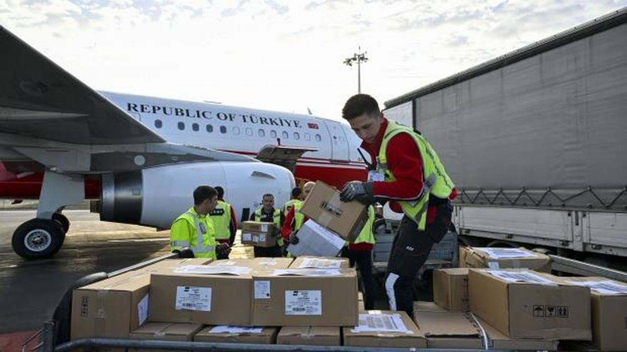 Gazze'ye ilaç ve tıbbi malzeme taşıyan Cumhurbaşkanlığına ait uçak Mısır'da