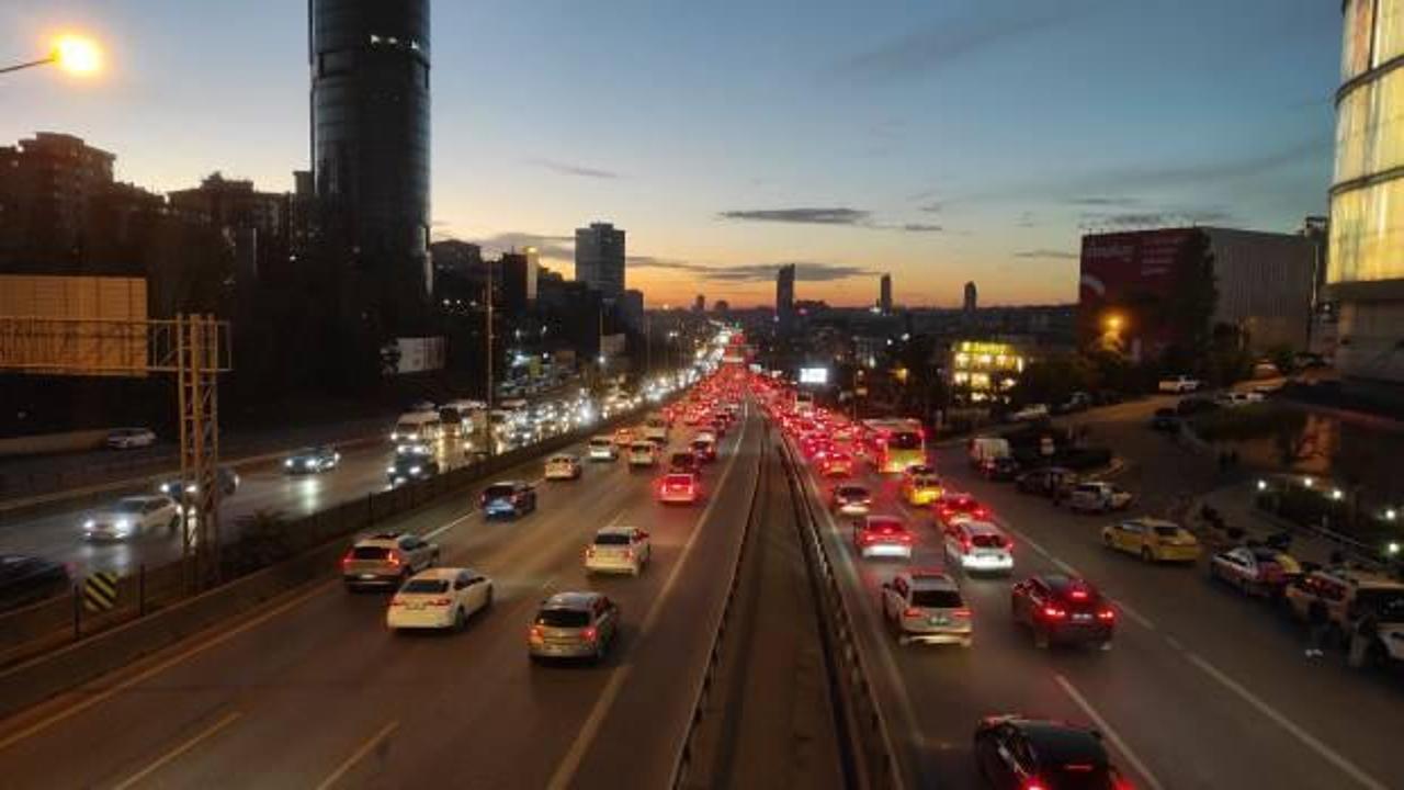 İstanbul'da mesai çıkışı trafik çilesi 