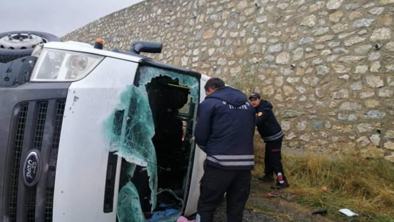 Van'da yolcu minibüsü devrildi: 14 kişi yaralandı var!