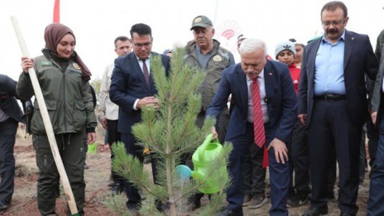 Aksaray'da 1923 fidan toprakla buluşturuldu